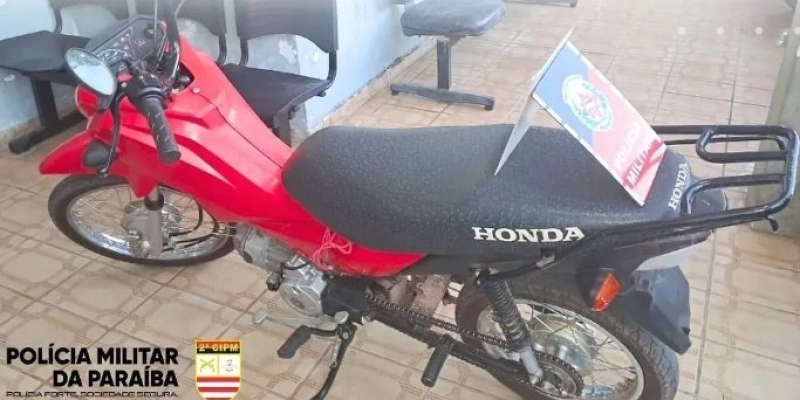 Polícia militar recupera motocicleta com restrição de roubo/furto 