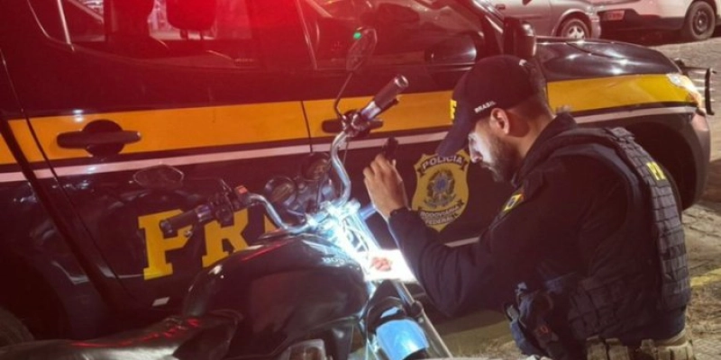 PRF localiza motocicleta furtada na cidade de Pombal