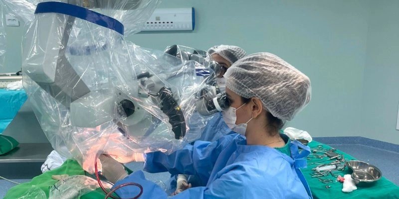 Parceria entre unidades de saúde da Paraíba realiza cirurgia inédita na rede estadual