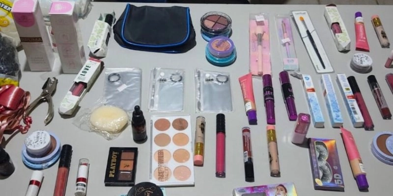 Polícia militar prende suspeito de furtar loja de cosmético e recupera material furtado, em Paulista