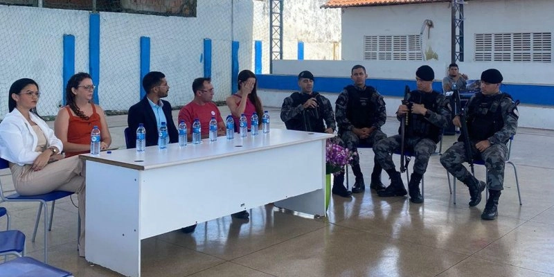 Militares da Força Tática do 14º Batalhão participam da Feira de Profissões em Nazarezinho
