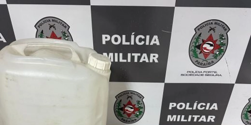 Polícia prende criminoso com arma de fogo e mais de 30 porções de drogas
