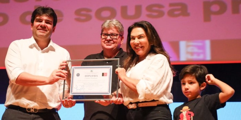 João Azevêdo participa de entrega de Título de Cidadania Paraibana a Maurício de Sousa