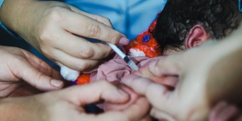 Hospital Regional de Queimadas adota teste do coraçãozinho e vacinação à beira leito para bebês recém-nascidos