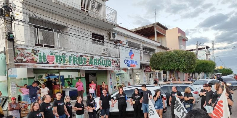 Professores de Marizópolis protestam pelas ruas do município por pagamento de precatórios