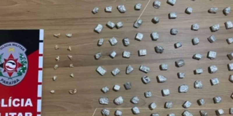 Polícia Militar prende dupla com mais de cem porções de drogas