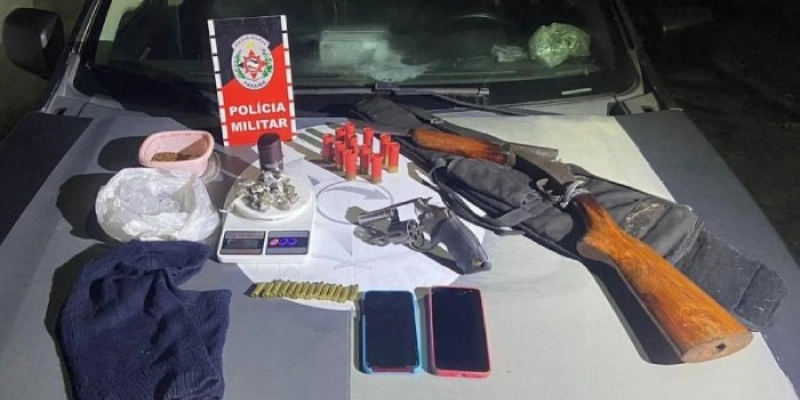 Polícia Militar prende suspeitos portando armas e drogas na Paraíba