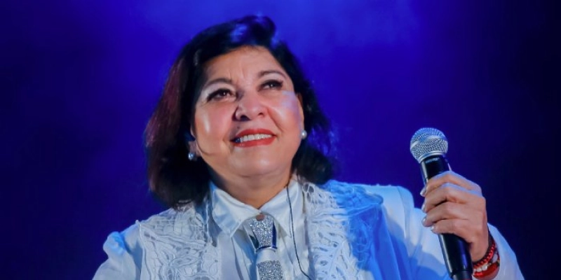 Festa das Neves termina com multidão e shows de Caronas do Opala e Roberta Miranda