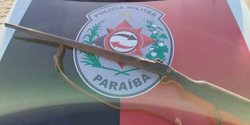 Polícia Militar conduz homem à Delegacia por posse irregular de arma de fogo, após ameaça