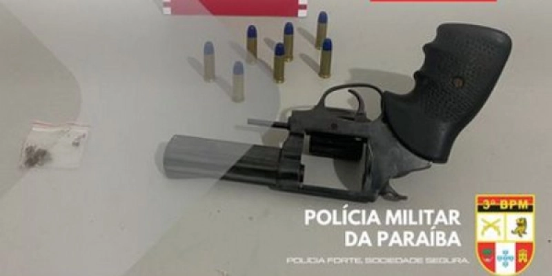 Após informações, Policiais Militares apreendem arma de fogo e droga no Sertão