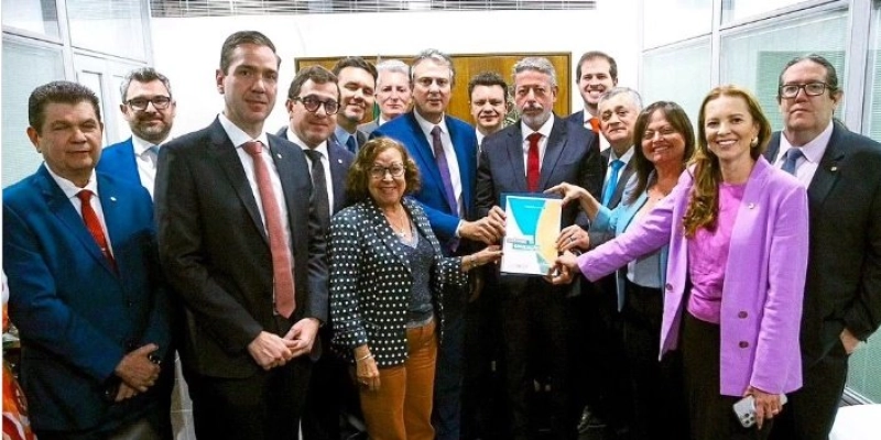 Projeto do novo Plano Nacional de Educação é entregue ao deputado Gervásio Maia