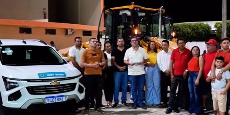 Gervásio Maia Fortalece Infraestrutura de Mato Grosso com Entrega de Retroescavadeira