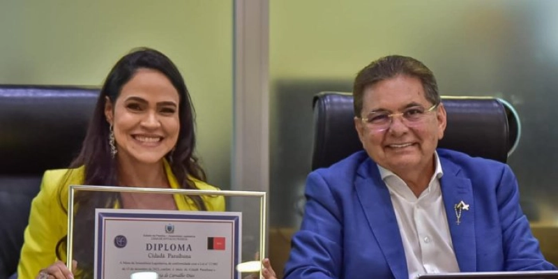 Assembleia concede cidadania paraibana à juíza Ana Flávia de Carvalho Dias