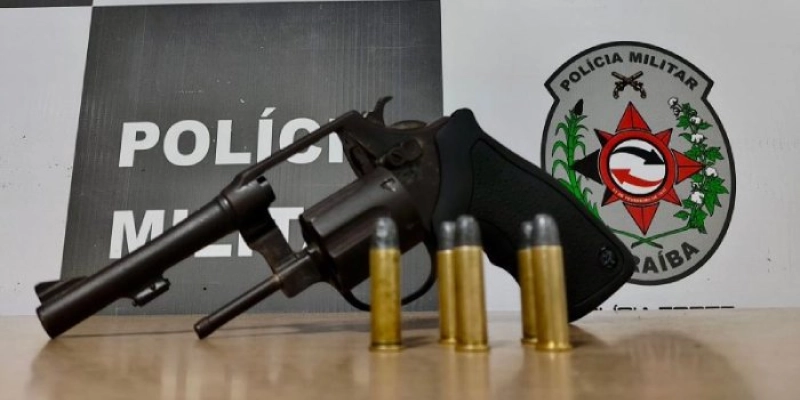 Polícia Militar prende dois suspeitos e apreende duas armas de fogo na PB