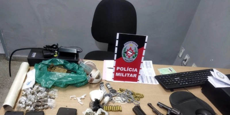 Polícia apreende quatro adolescentes com armas e drogas no interior da Paraíba