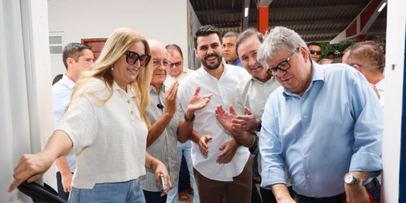 João Azevêdo entrega reforma e ampliação de escola em Alhandra e destaca investimentos na Educação