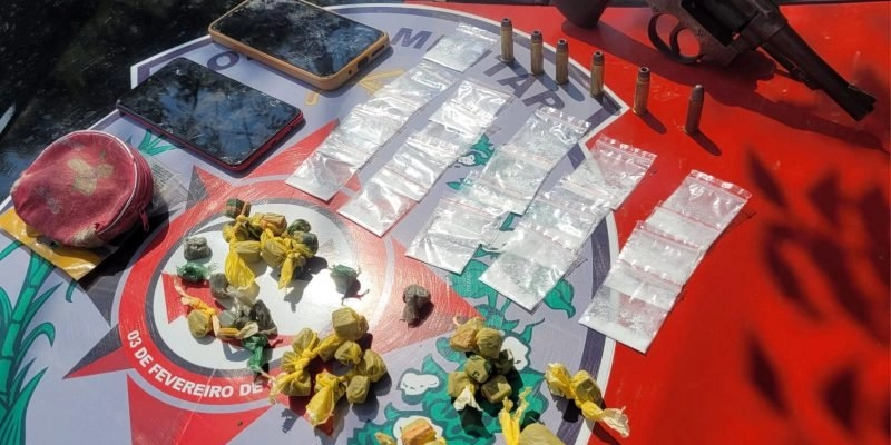 Operação Paradigma prende dois suspeitos com arma, munições e drogas