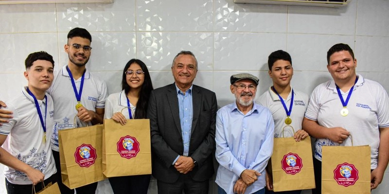 Concurso de redação sobre Educação Fiscal premia estudantes da rede estadual com iPhones