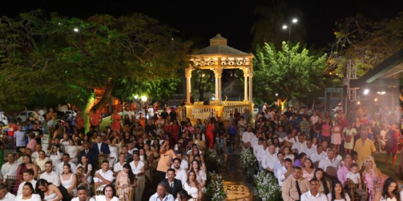 Casamento Comunitário na Comarca de Cajazeiras reúne 51 casais na praça da Igreja Matriz
