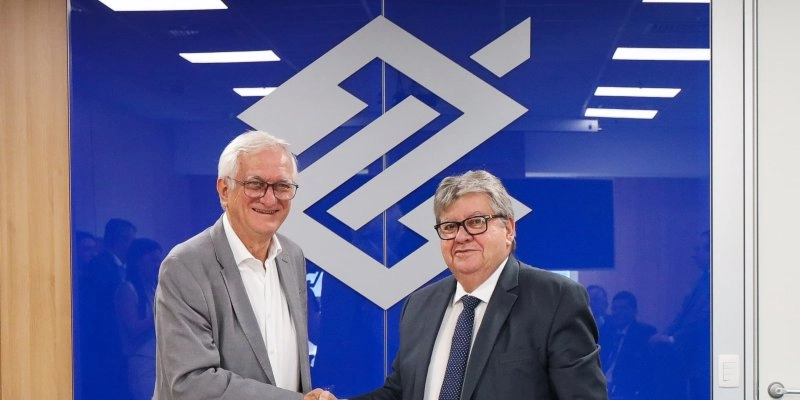 João Azevêdo firma parceria com Banco do Brasil e trata de programa de incentivo ao empreendedorismo com representantes do MDS