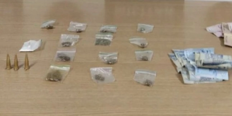 Polícia militar prende homem por tráfico de drogas e desacato, na Paraíba