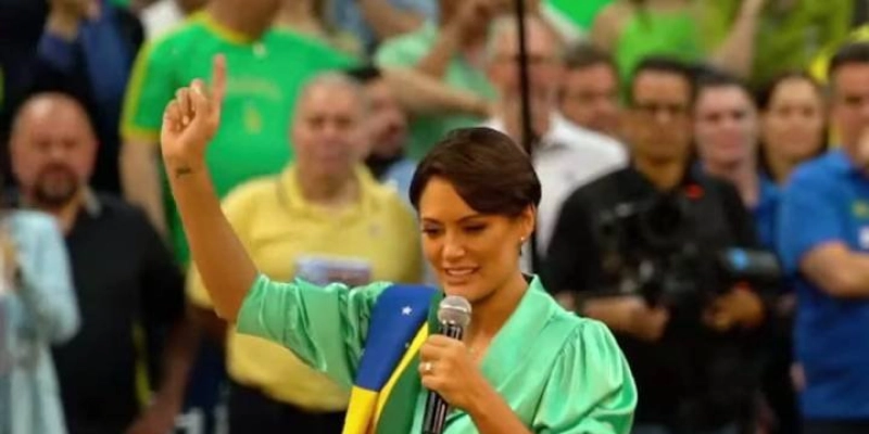 Pesquisa revela que Michelle Bolsonaro é o maior nome da direita para enfrentar Lula em 2026