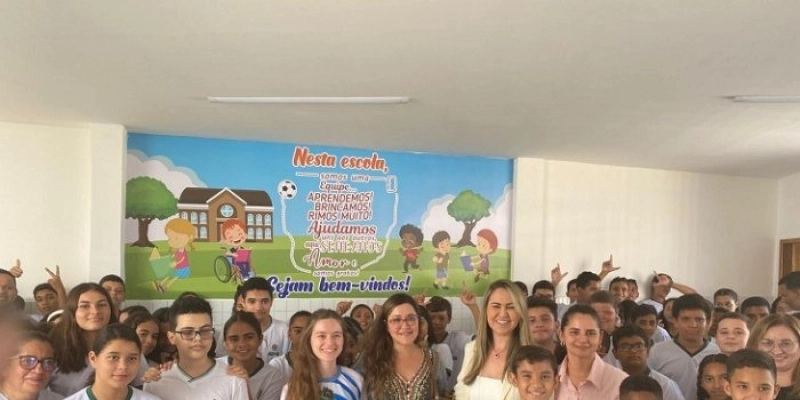 Promotora de Sousa participa de roda de conversa com alunos sobre bullying