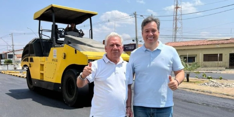 Ao lado do prefeito Zé Aldemir, deputado Júnior Araújo inspeciona obras de pavimentação asfáltica em Cajazeiras