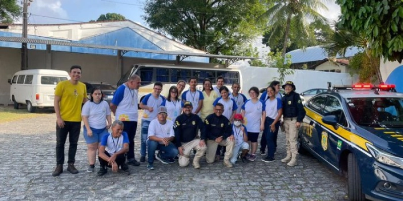 PRF leva educação para o trânsito e promove inclusão com palestra para alunos da APAE-JP
