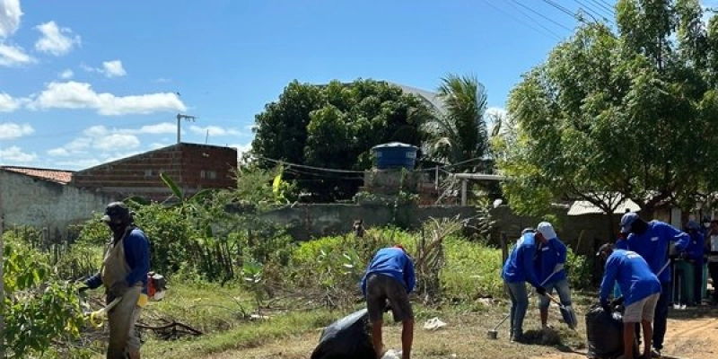 Agentes da Emlur executam serviços de zeladoria em 10 bairros nesta quarta-feira