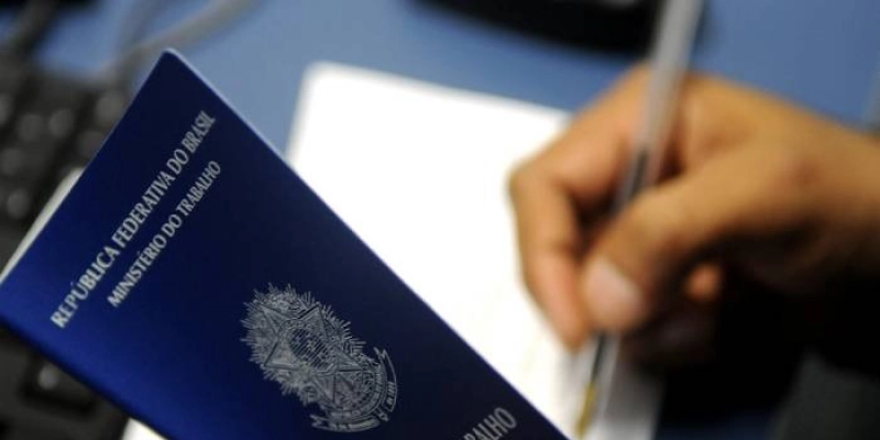 Desemprego cai para 6,8% no trimestre encerrado em julho