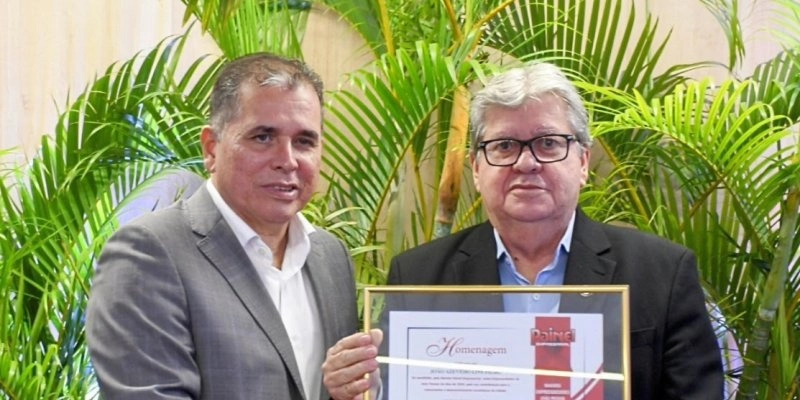 João Azevêdo é homenageado pelos investimentos para impulsionar setor produtivo em João Pessoa