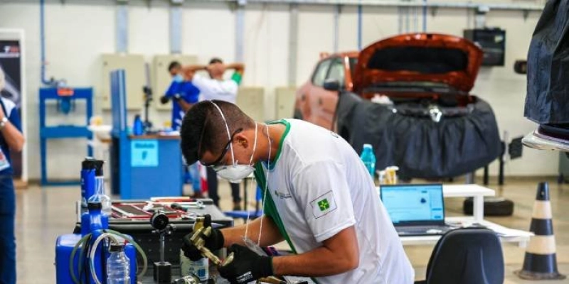 Produção industrial recua 1,4% em julho; crescimento no ano é de 3,2%
