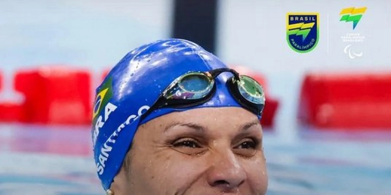 Carol Santiago conquista medalha de prata nos 100 metros peito