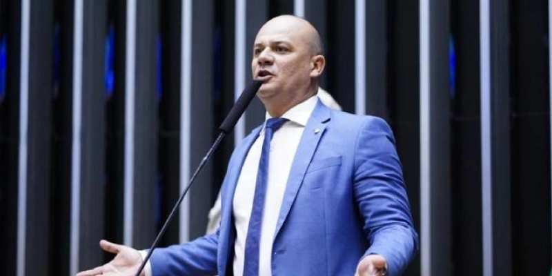 Deputados Paraibanos apoiam impeachment de Ministro do STF: Pedido já conta com 153 assinaturas