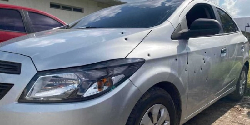 Carro é metralhado com cerca de 20 tiros, na PB; um homem ficou ferido