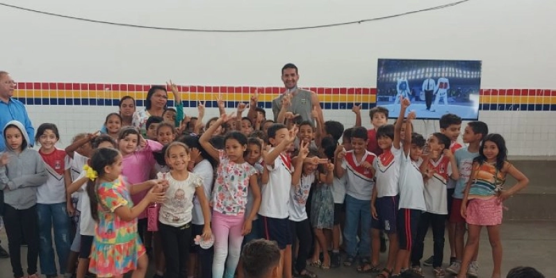 Alunos da Rede Municipal de João Pessoa recebem visita do paraibano Netinho, medalhista Olímpico