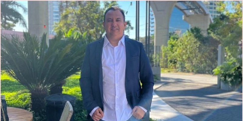 Vereador Eugênio Rodrigues homenageia empresário Hélio da RapNet com Título de Cidadão Sousense