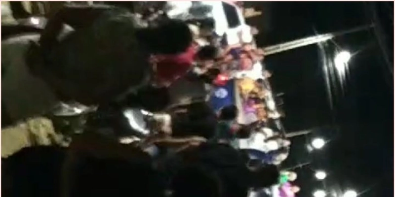 Moradores “expulsam” candidato a prefeito de bairro em protesto contra fala preconceituosa, em Pombal