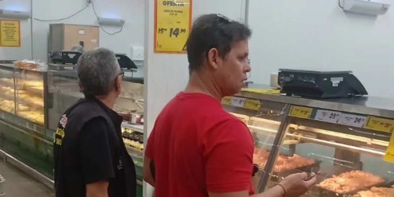 Fiscalização do Procon em açougues notifica quatro supermercados da Capital