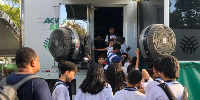 Alunos de escola do Bairro das Indústrias visitam Expofeira Paraíba Agronegócio 2024