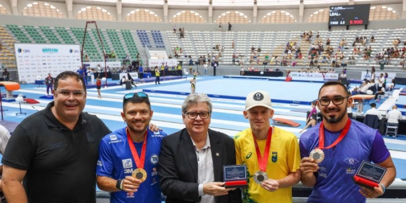 João Azevêdo entrega novo Ronaldão, recepciona medalhistas paralímpicos e destaca investimentos no segmento esportivo