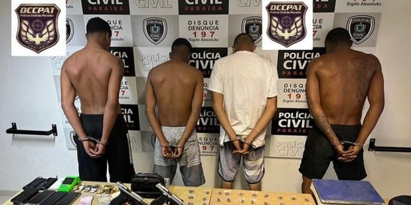 Polícia Civil prende quatro indivíduos e retira das ruas, duas armas de fogo e vasto material entorpecente