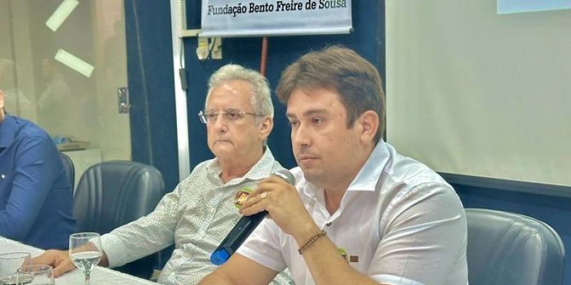 Helder Carvalho participa de sabatina da Educativa FM/UFCG e apresenta propostas; Gilbertão não aceitou o convite