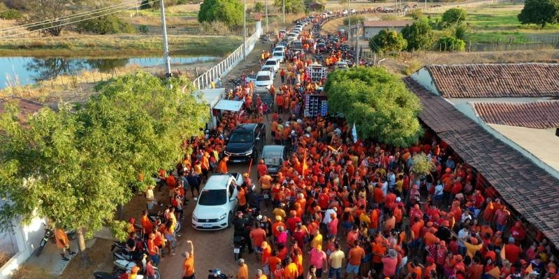 DOMINGO: Chico Rufino liderou ao lado de Colorau grande carreata em São José da Lagoa Tapada e consolidou favoritismo