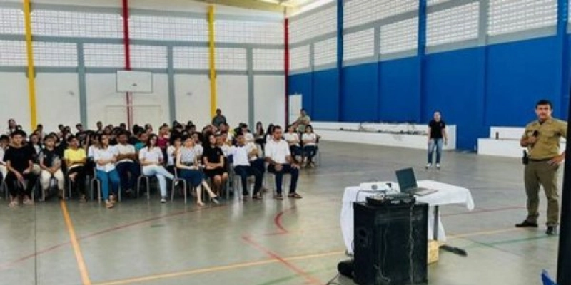 Polícia Militar realiza palestra sobre violência e segurança em escola na cidade de Lastro