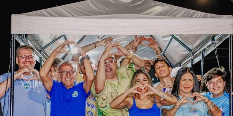 Reconhecimento: Cícero participa de carreata em bairros beneficiados com a infraestrutura ampliada