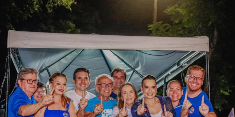 ‘Ciceroca’ reúne multidão em apoio à reeleição de Cícero e Leo, com presenças de João e Daniella
