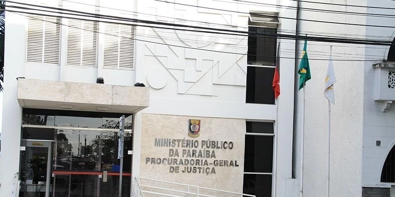 Prefeito de Araruna é investigado por uso indevido de veículo locado e superfaturamento de contrato