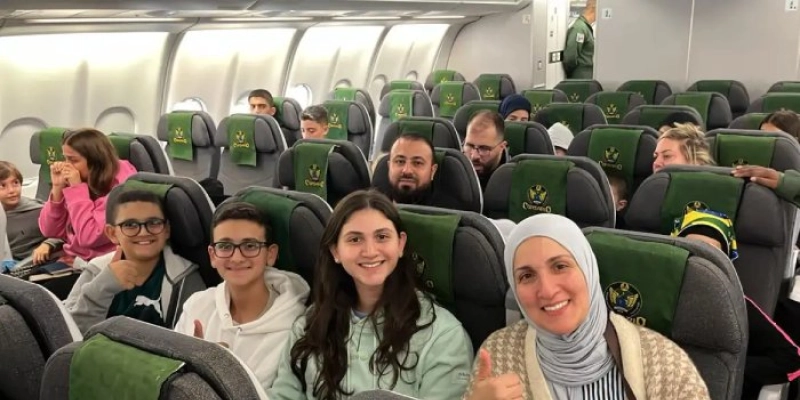  Com 227 resgatados, voo da FAB deixa o Líbano rumo a São Paulo 